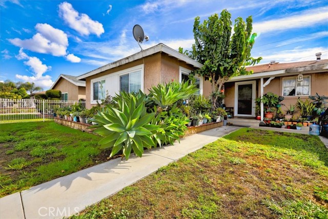 Detail Gallery Image 8 of 12 For 1626 W Mcfadden, Santa Ana,  CA 92704 - 4 Beds | 2 Baths