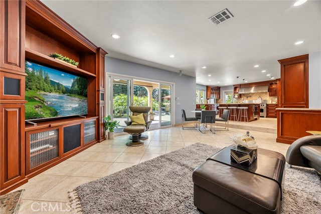 Detail Gallery Image 26 of 56 For 18962 Gordon Ln, Yorba Linda,  CA 92886 - 4 Beds | 4 Baths