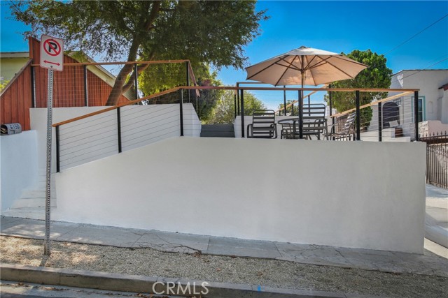 Detail Gallery Image 5 of 41 For 6150 Strickland Ave, Highland Park,  CA 90042 - 3 Beds | 2 Baths
