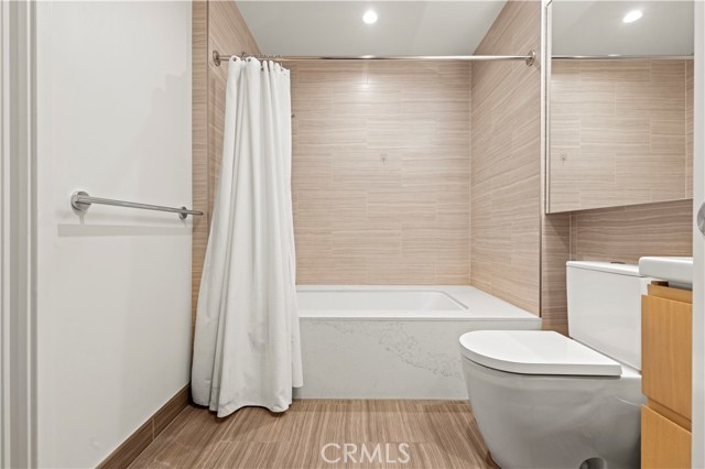 877 Francisco Street, Los Angeles CA: https://media.crmls.org/medias/7f6329e2-03fd-4b94-9862-85e5f650555c.jpg