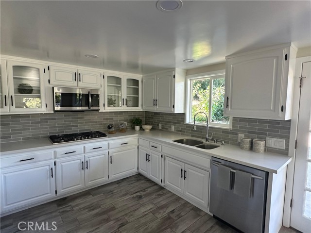 Detail Gallery Image 8 of 11 For 9907 Shadow Hills Drive, Los Angeles,  CA 91040 - 3 Beds | 3 Baths