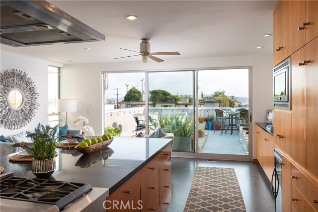 726 Longfellow Avenue, Hermosa Beach, California 90254, 3 Bedrooms Bedrooms, ,3 BathroomsBathrooms,Residential,Sold,Longfellow,SB20208365