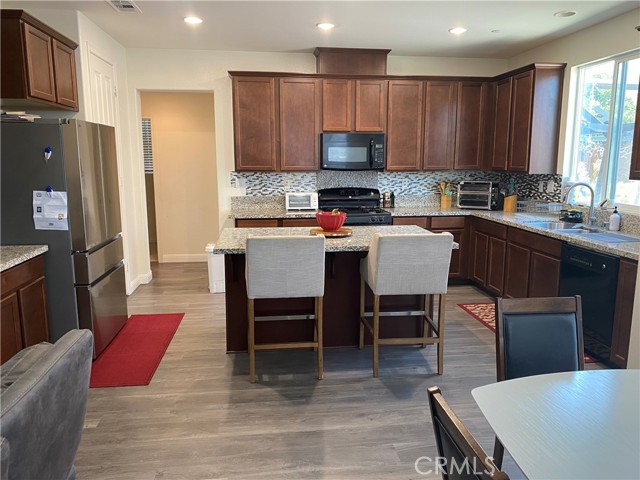 17620 Comfrey Drive, San Bernardino CA: https://media.crmls.org/medias/7f6403da-deec-4b82-872e-73e406bcc70c.jpg