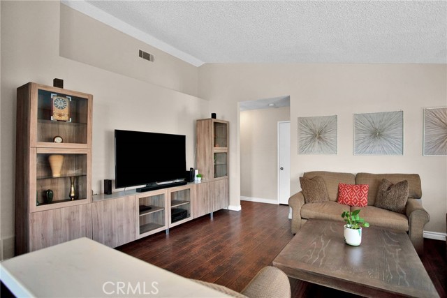 Detail Gallery Image 10 of 47 For 16236 Bridgewood Ln, Victorville,  CA 92395 - 3 Beds | 2 Baths