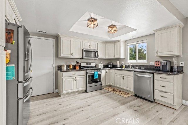 Detail Gallery Image 15 of 74 For 3998 Bluff, Norco,  CA 92860 - 4 Beds | 2/1 Baths