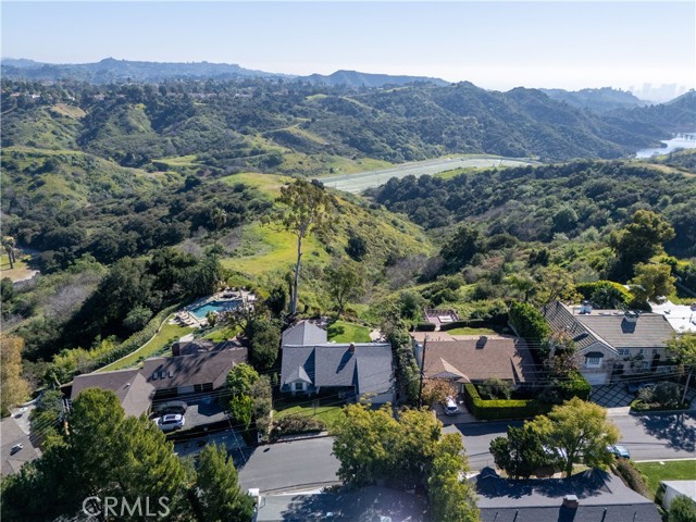 Detail Gallery Image 17 of 21 For 2612 Roscomare Rd, Los Angeles,  CA 90077 - 3 Beds | 2 Baths