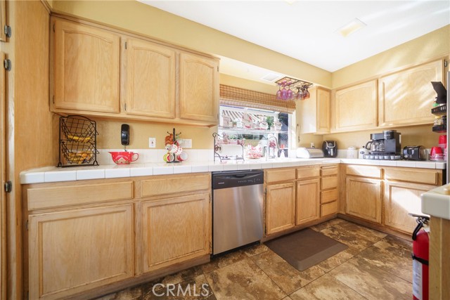 Detail Gallery Image 17 of 53 For 28947 Glenrock Pl, Highland,  CA 92346 - 5 Beds | 3 Baths