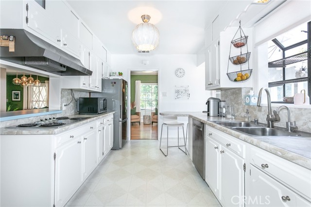 Detail Gallery Image 14 of 30 For 301 S Sunset Canyon Dr, Burbank,  CA 91501 - 3 Beds | 1/1 Baths