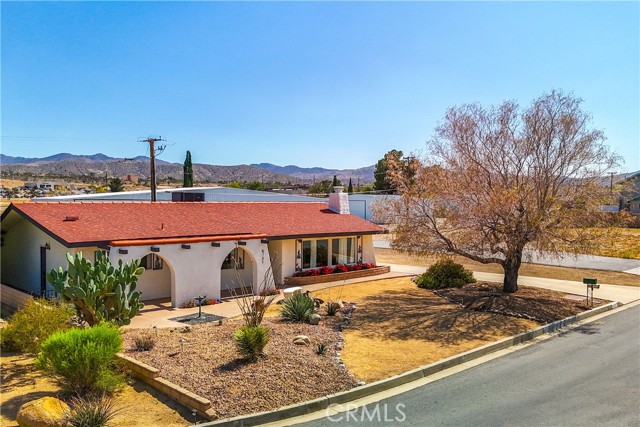 Detail Gallery Image 3 of 38 For 6731 Lindberg Ln, Yucca Valley,  CA 92284 - 3 Beds | 2 Baths