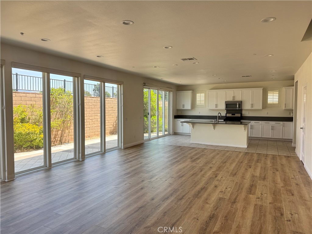 3027 E Via Corvina