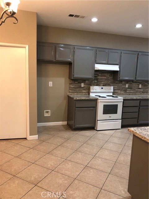 Detail Gallery Image 11 of 63 For 12941 Rising Moon Way, Victorville,  CA 92392 - 4 Beds | 2 Baths