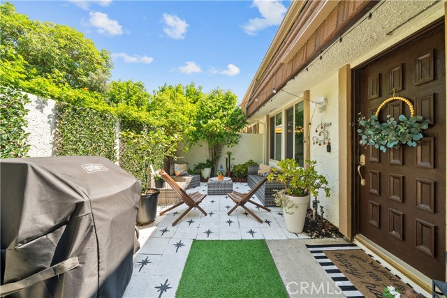 Detail Gallery Image 5 of 45 For 10214 Larwin Ave #3,  Chatsworth,  CA 91311 - 4 Beds | 3 Baths