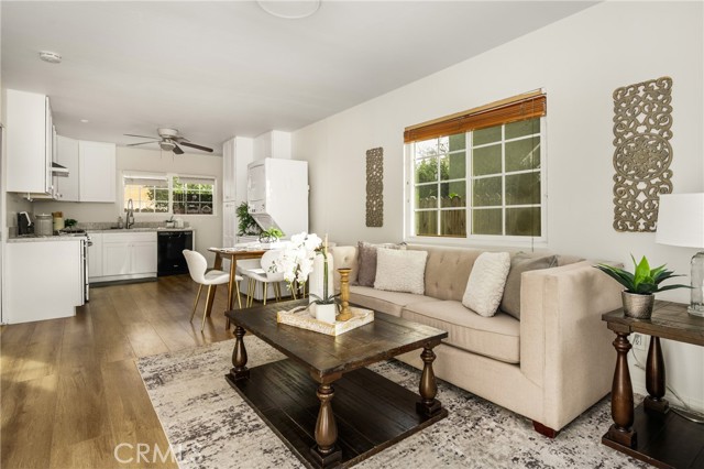 Detail Gallery Image 5 of 26 For 2320 Locust, Long Beach,  CA 90806 - 2 Beds | 1 Baths