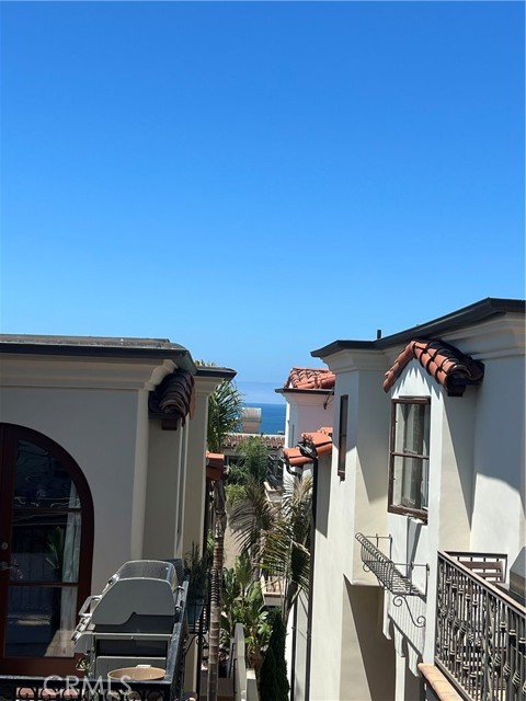 Peek-a-boo ocean view