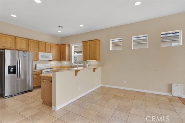 Kitchen & dining area
