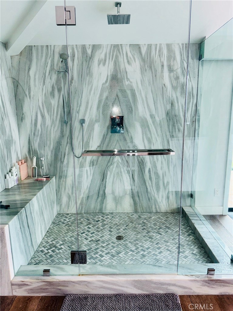 https://media.crmls.org/medias/7f6a2094-8e5a-4690-ab66-33ba2fd16394.jpg?preset=X-Large