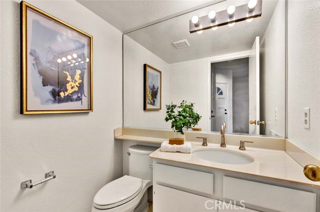 Detail Gallery Image 6 of 28 For 2186 Avocado Dr, Tustin,  CA 92782 - 2 Beds | 2/1 Baths