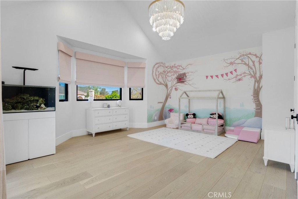 https://media.crmls.org/medias/7f6b1038-8925-4a05-b244-61a679f8a42a.jpg?preset=X-Large