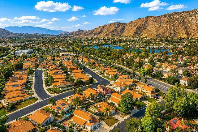 https://media.crmls.org/medias/7f6ba6fa-53d2-4439-8b8c-4e246047f93e.jpg?preset=X-Large
