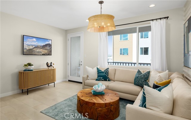 Detail Gallery Image 3 of 6 For 11722 Arkansas St #B,  Artesia,  CA 90701 - 3 Beds | 3 Baths
