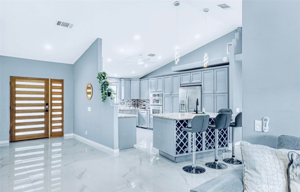 https://media.crmls.org/medias/7f6bcdd6-a099-427a-bed7-80e97827cf41.jpg?preset=X-Large