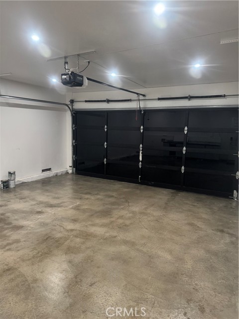 Detail Gallery Image 27 of 31 For 7127 White Oak, Reseda,  CA 91335 - 4 Beds | 3 Baths