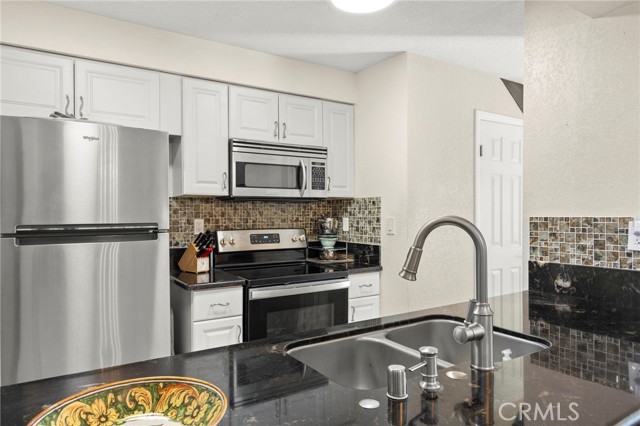 Detail Gallery Image 8 of 19 For 28654 Conejo View, Agoura Hills,  CA 91301 - 2 Beds | 1/1 Baths