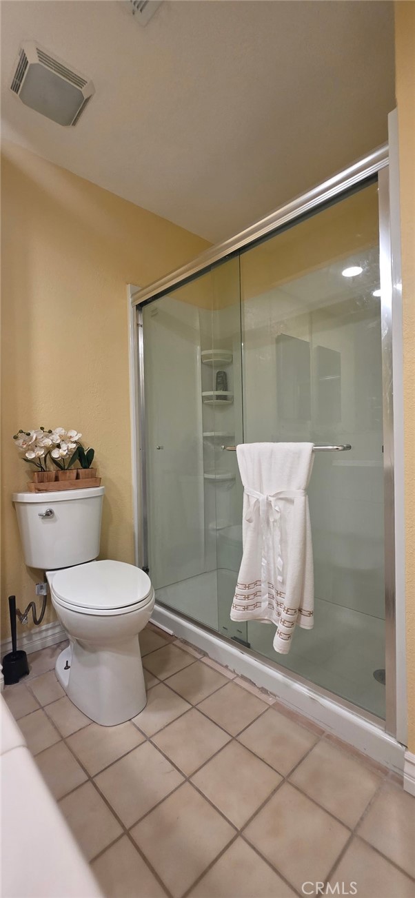 Image 19 of 32 For 9839 9839 Warwick Dr