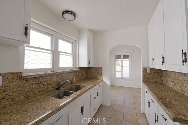 Detail Gallery Image 18 of 30 For 915 S Le Doux Rd, Los Angeles,  CA 90035 - 3 Beds | 2 Baths