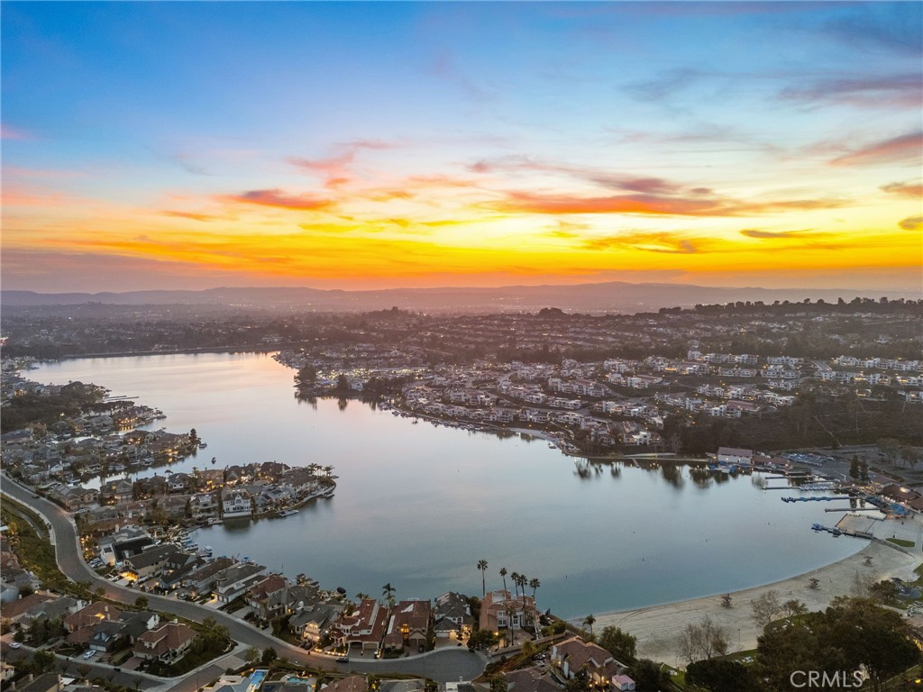 https://media.crmls.org/medias/7f6d8e25-754b-4f45-af42-f780678566bc.jpg?preset=X-Large