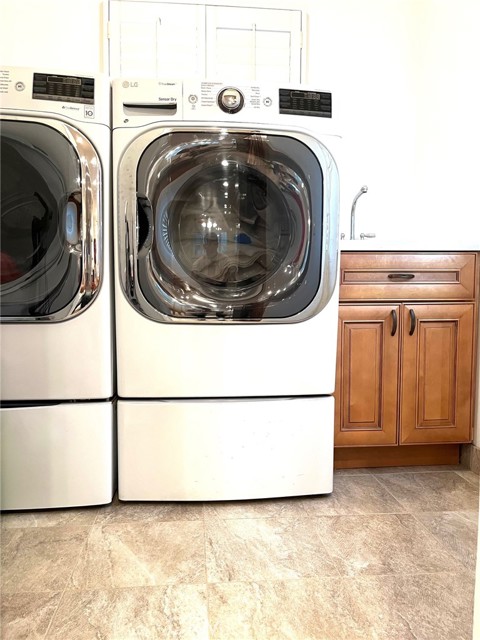 8049 Le Berthon Street, Sunland CA: https://media.crmls.org/medias/7f6df9b5-f992-41a8-97dc-a3e4c80eb663.jpg