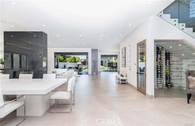 5239 Avenida Hacienda, Tarzana CA: https://media.crmls.org/medias/7f6e273d-dc91-44ae-8ecb-5c2211044390.jpg