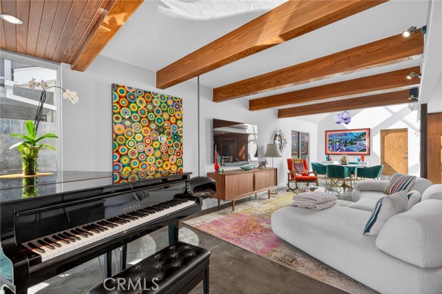 Detail Gallery Image 8 of 62 For 219 Colton, Newport Beach,  CA 92663 - 4 Beds | 3 Baths