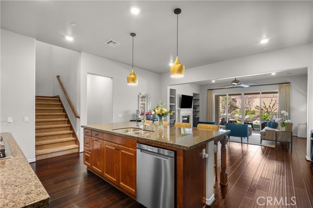 Detail Gallery Image 14 of 71 For 22385 Copper Mountain Ct, Saugus,  CA 91350 - 5 Beds | 5 Baths