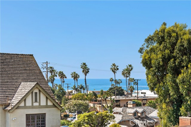 390 Saint Anns Drive, Laguna Beach CA: https://media.crmls.org/medias/7f6f6649-7b68-4f6c-b1e1-04d98f23741d.jpg