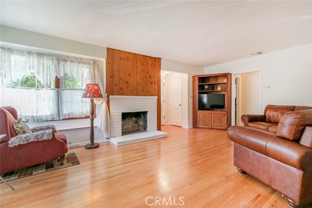 Detail Gallery Image 8 of 45 For 14719 Wyandotte St, Van Nuys,  CA 91405 - 2 Beds | 1/1 Baths
