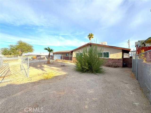 Detail Gallery Image 2 of 22 For 12145 Lakeview Dr, Trona,  CA 93562 - 3 Beds | 2 Baths