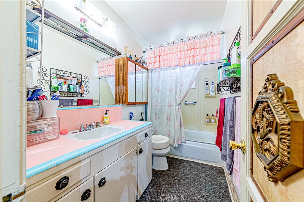 https://media.crmls.org/medias/7f7071d3-b973-4171-a554-d484342873e1.jpg?preset=X-Large