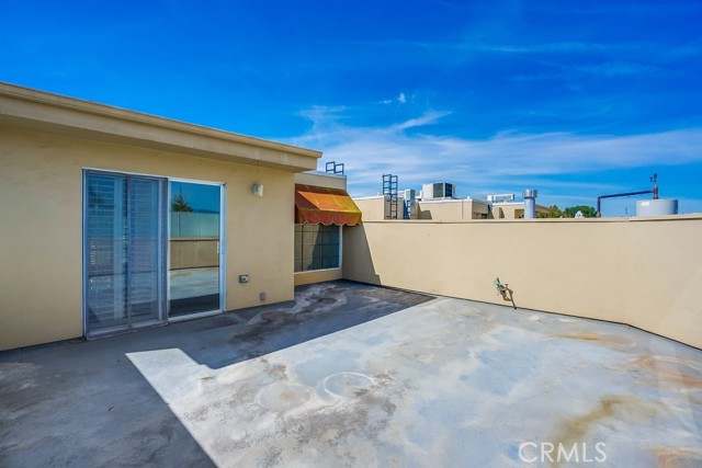 Detail Gallery Image 21 of 24 For 4949 Genesta Ave #407,  Encino,  CA 91316 - 2 Beds | 2 Baths