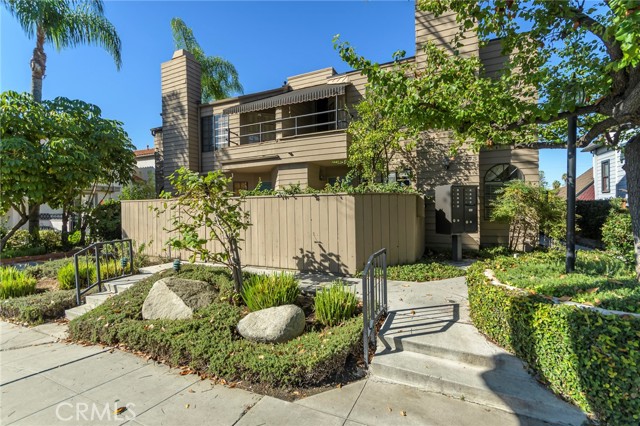 773 South Marengo Avenue, 3