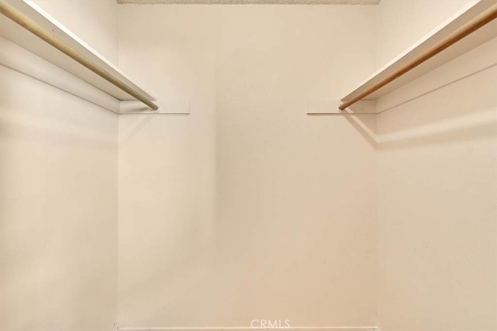 https://media.crmls.org/medias/7f7299a3-3cb2-423c-ba1c-32a25d95f55e.jpg?preset=X-Large