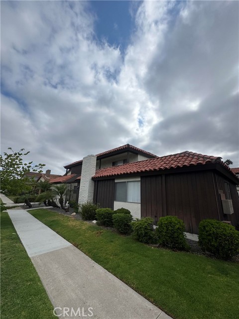 Detail Gallery Image 4 of 9 For 16102 Malaga Ln, Huntington Beach,  CA 92647 - – Beds | – Baths