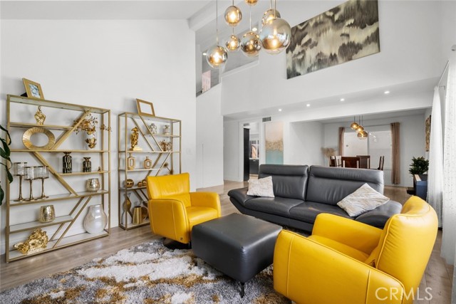22835 Styles Street, Woodland Hills CA: https://media.crmls.org/medias/7f731d9b-743d-4a01-aa9b-ebd35443412d.jpg