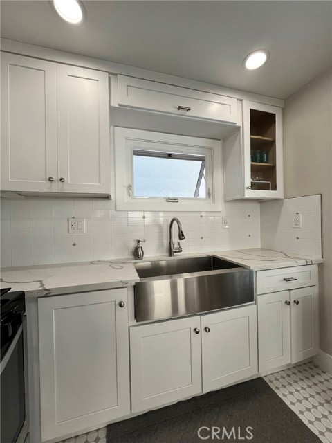 Detail Gallery Image 9 of 23 For 602 1/2 Narcissus Ave, Corona Del Mar,  CA 92625 - 2 Beds | 1 Baths