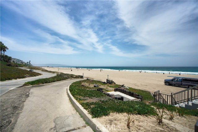 3207 Crest Drive, Manhattan Beach, California 90266, 3 Bedrooms Bedrooms, ,3 BathroomsBathrooms,Residential,Sold,Crest,PW21156135