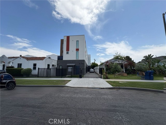 Detail Gallery Image 2 of 23 For 1814 W 36th St, Los Angeles,  CA 90018 - – Beds | – Baths