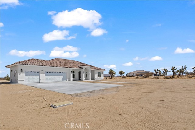 6374 Cayucos Drive, Phelan CA: https://media.crmls.org/medias/7f7404d9-0cf7-45ec-94d1-caa351270968.jpg