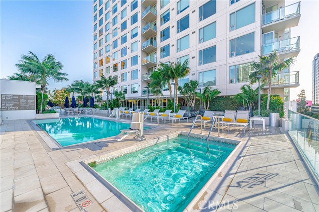 1050 S Grand Avenue, Los Angeles CA: https://media.crmls.org/medias/7f744ade-84bd-419d-94c7-c3c55796072e.jpg
