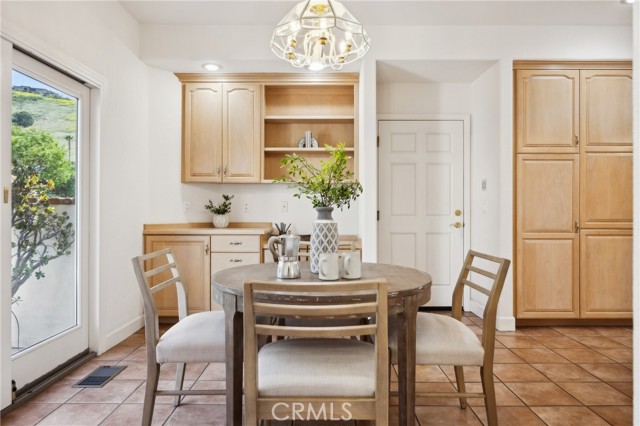 993 Las Palmas Way, San Luis Obispo CA: https://media.crmls.org/medias/7f747eb8-6d7f-4e13-94e1-f36d8b9c40d0.jpg