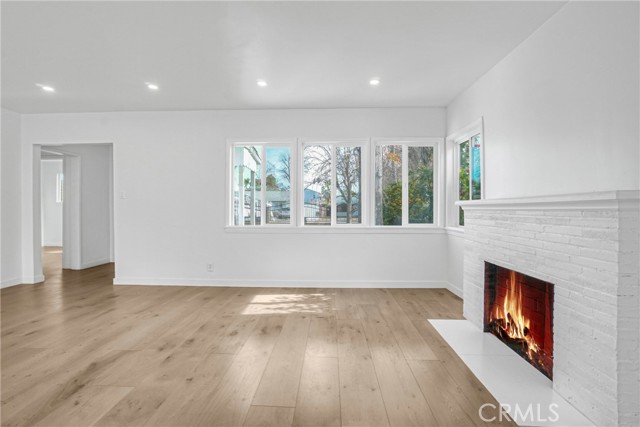 7435 7437 Balcom Avenue, Reseda CA: https://media.crmls.org/medias/7f74c2e4-ba72-4eff-84c0-a4dfc8772d76.jpg